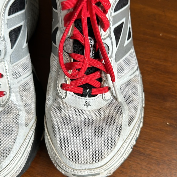 New Balance 860 Run Disney 2015 Minnie Mouse Sneakers - Picture 14 of 16